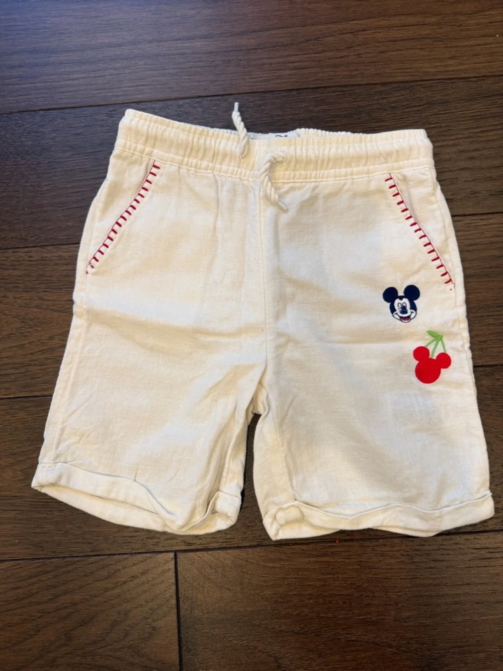 Old Navy x Disney White Mickey Embroidered Shorts 5T - C42-005